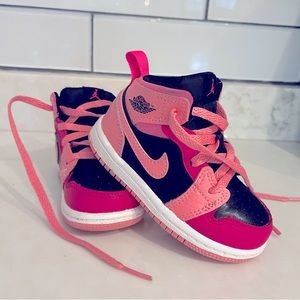 EUC Pink Jordan 1